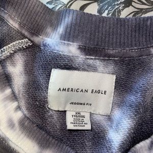 Women’s oversized long sleeve crewneck sweatshirt